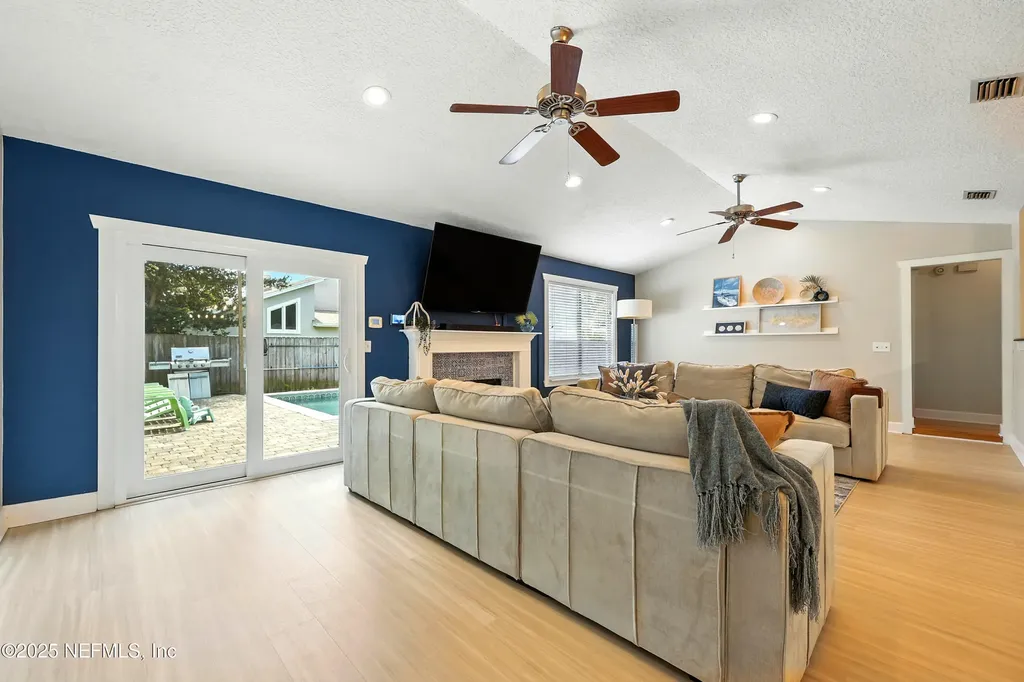 10 Quail Lane Jacksonville Beach FL 32250