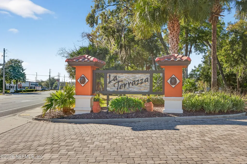 8865 La Terrazza Place Jacksonville FL 32217