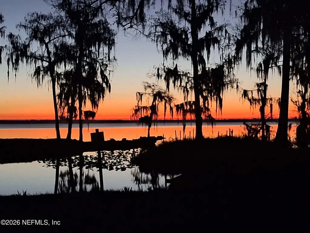 213 E Char Lane Crescent City FL 32112