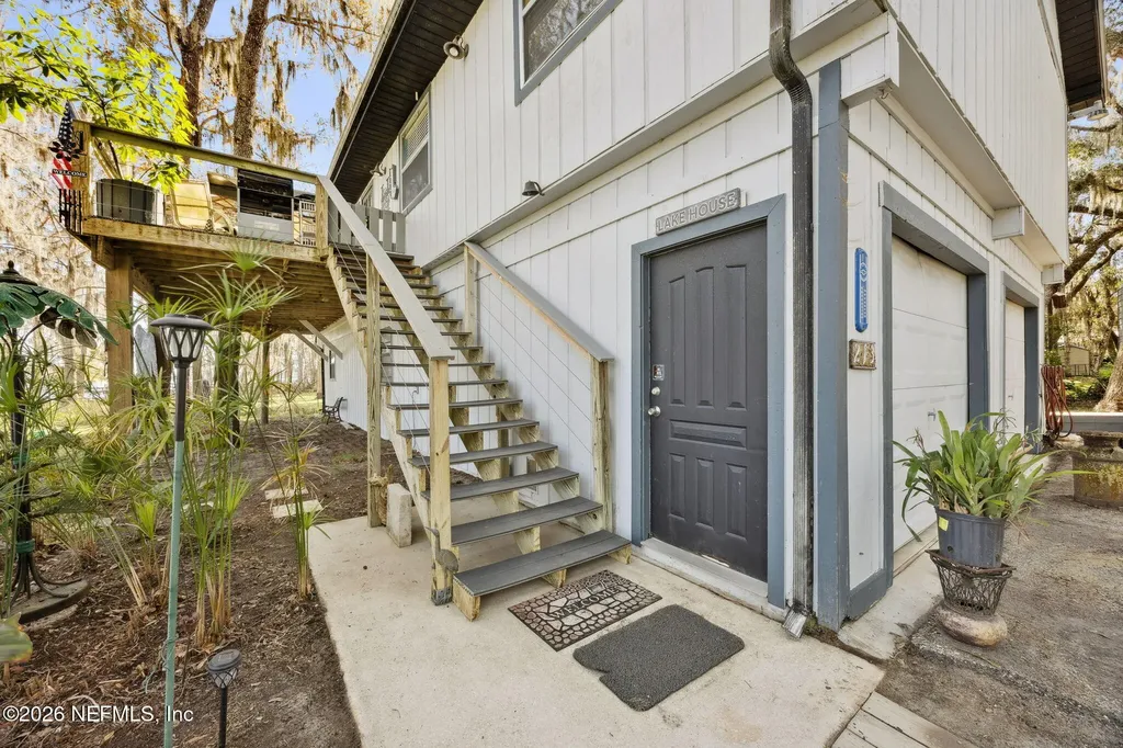 213 E Char Lane Crescent City FL 32112