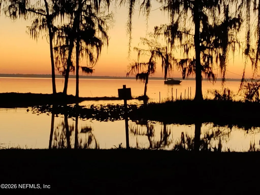 213 E Char Lane Crescent City FL 32112