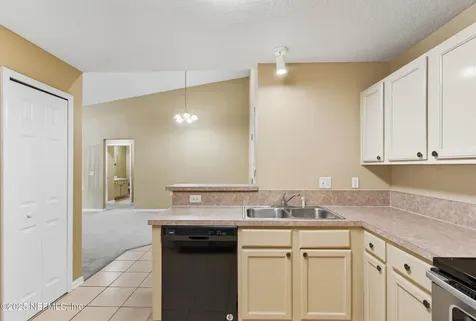 6069 Maggies Circle Jacksonville FL 32244