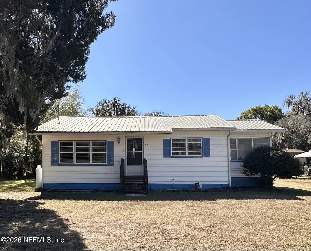 221 Perry Street Pomona Park FL 32181