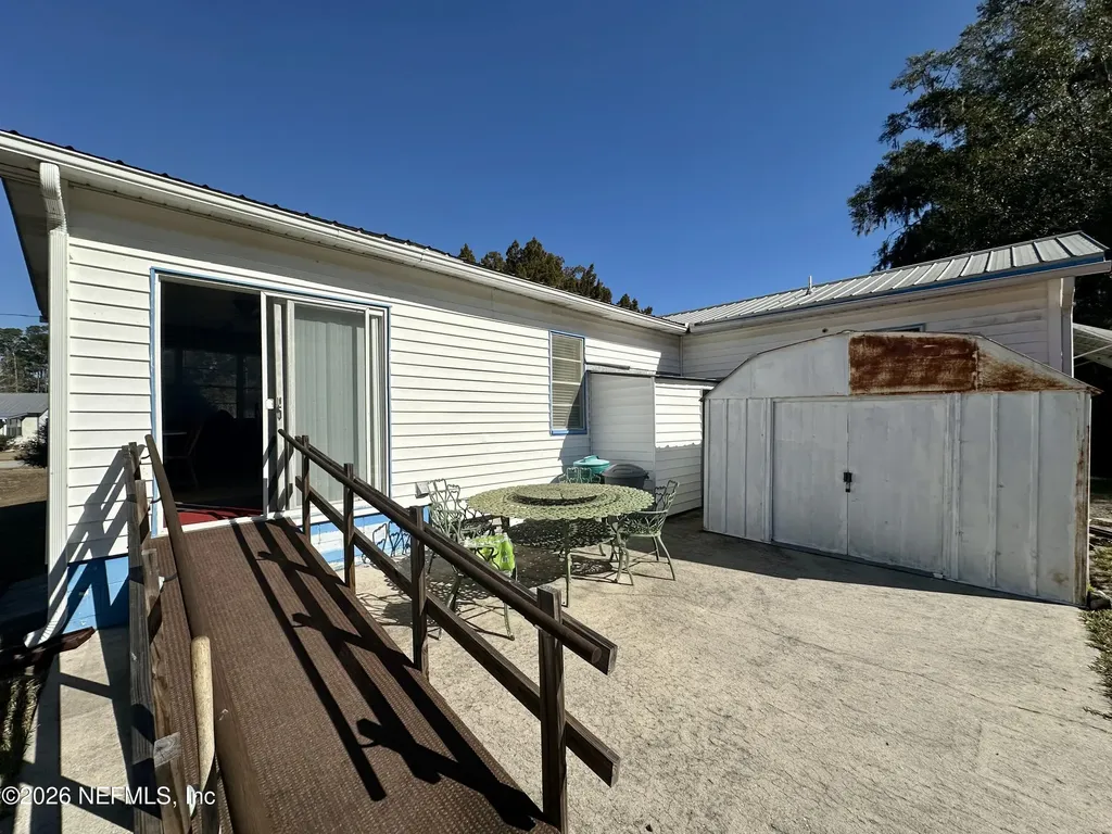 221 Perry Street Pomona Park FL 32181
