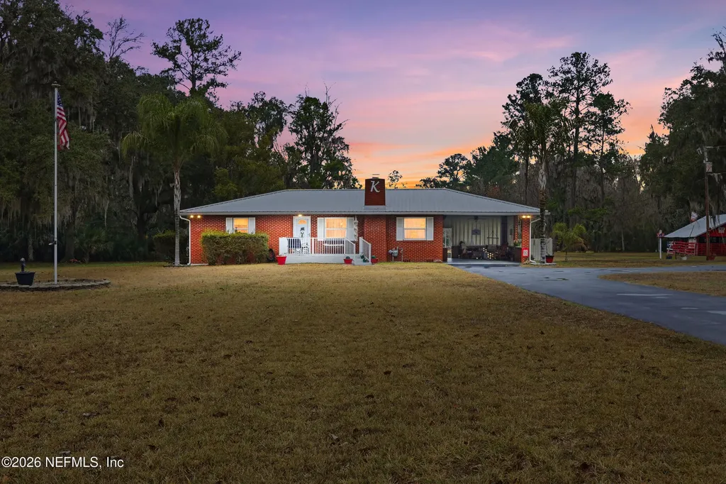 689 S Highway17 San Mateo FL 32187