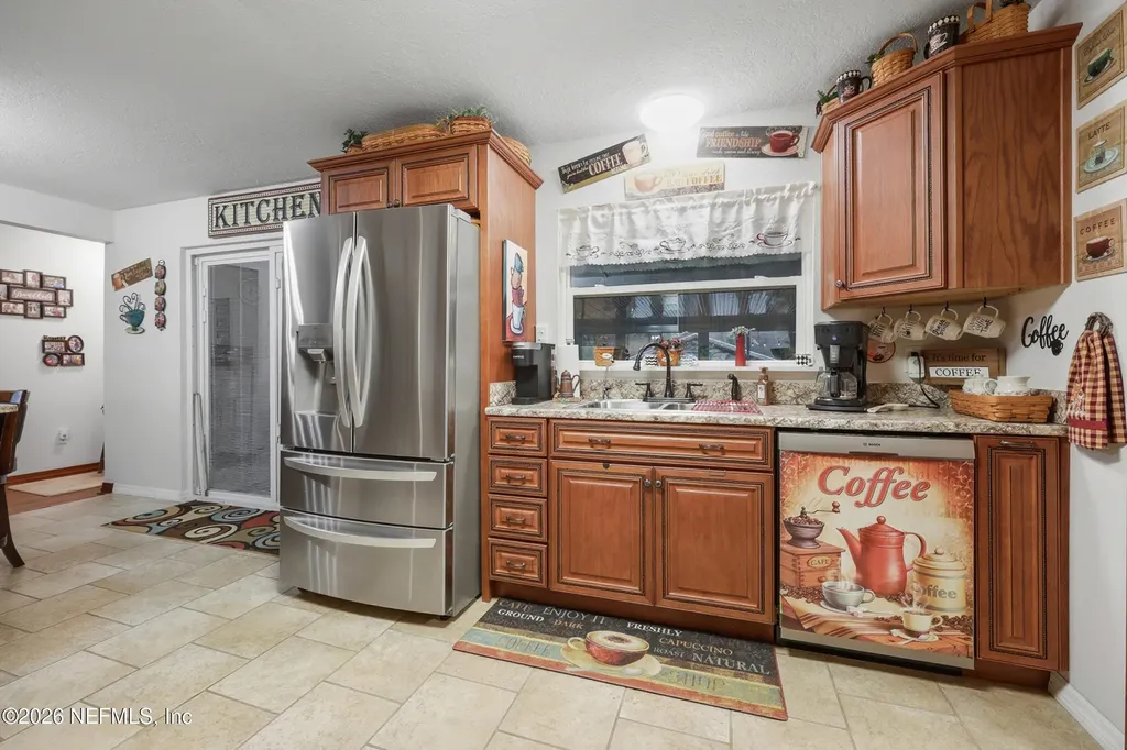 689 S Highway17 San Mateo FL 32187