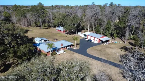 689 S Highway17 San Mateo FL 32187