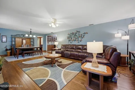 689 S Highway17 San Mateo FL 32187