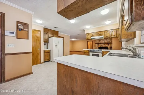 6048 Woodelm Drive Jacksonville FL 32218