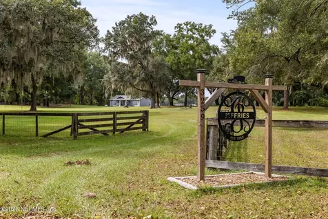 3259 SE 90th Avenue Newberry FL 32669
