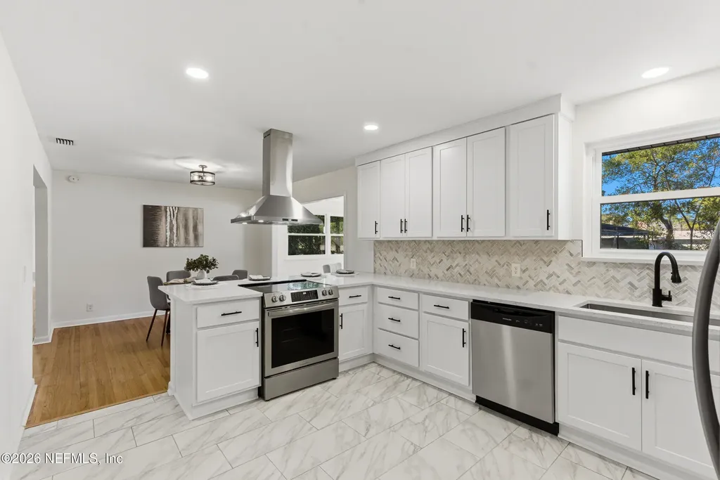 8551 Lamanto Avenue N Jacksonville FL 32211