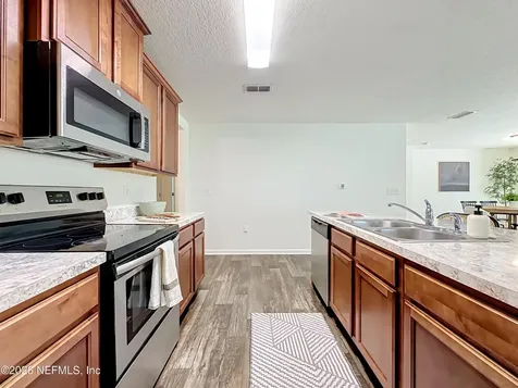 2047 April Oaks Drive Jacksonville FL 32221