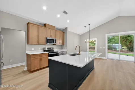 464 E Shuey Avenue Macclenny FL 32063