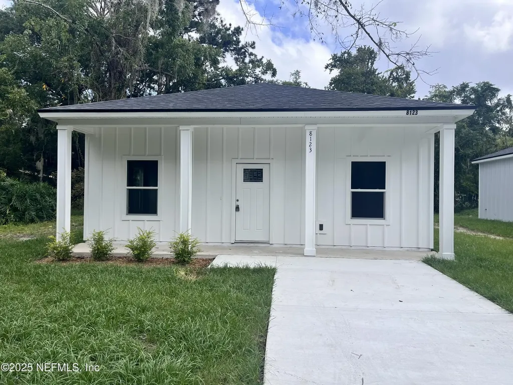 8123 Siskin Avenue Jacksonville FL 32219