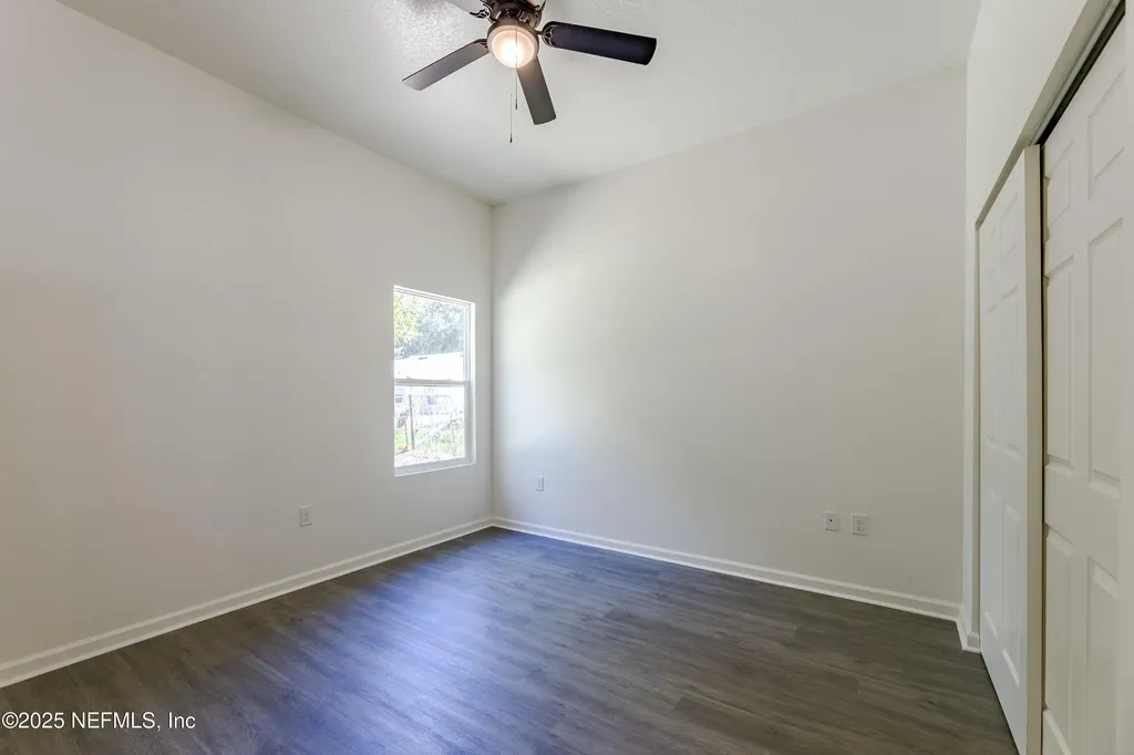 8123 Siskin Avenue Jacksonville FL 32219