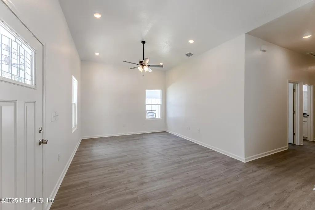 8123 Siskin Avenue Jacksonville FL 32219