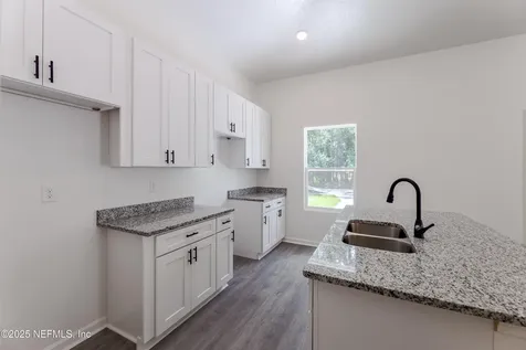 8119 Siskin Avenue Jacksonville FL 32219
