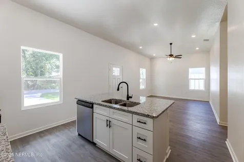 8119 Siskin Avenue Jacksonville FL 32219