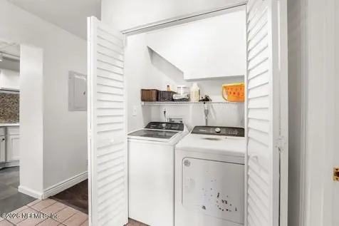 7701 Baymeadows Circle W Jacksonville FL 32256