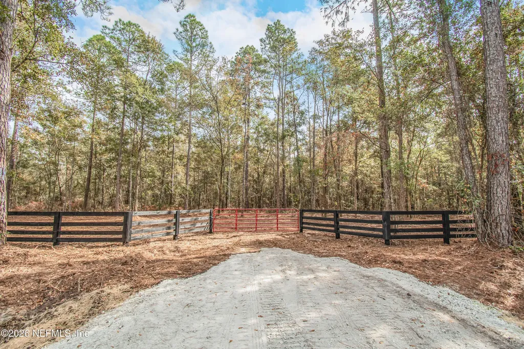14374 C R 124 Sanderson FL 32087