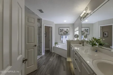 4044 Glenhurst Drive N Jacksonville FL 32224