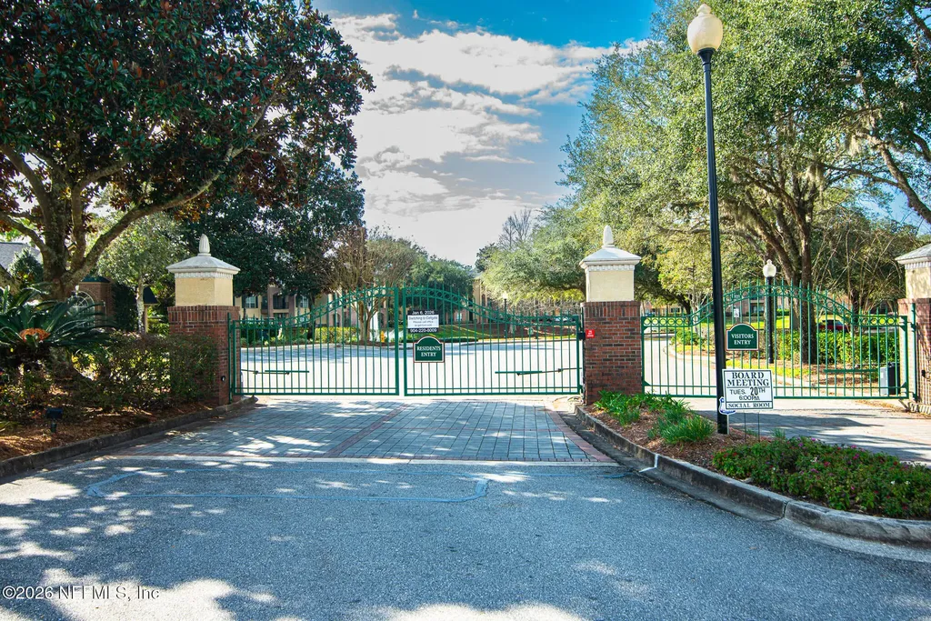 7800 Point Meadows Drive Jacksonville FL 32256