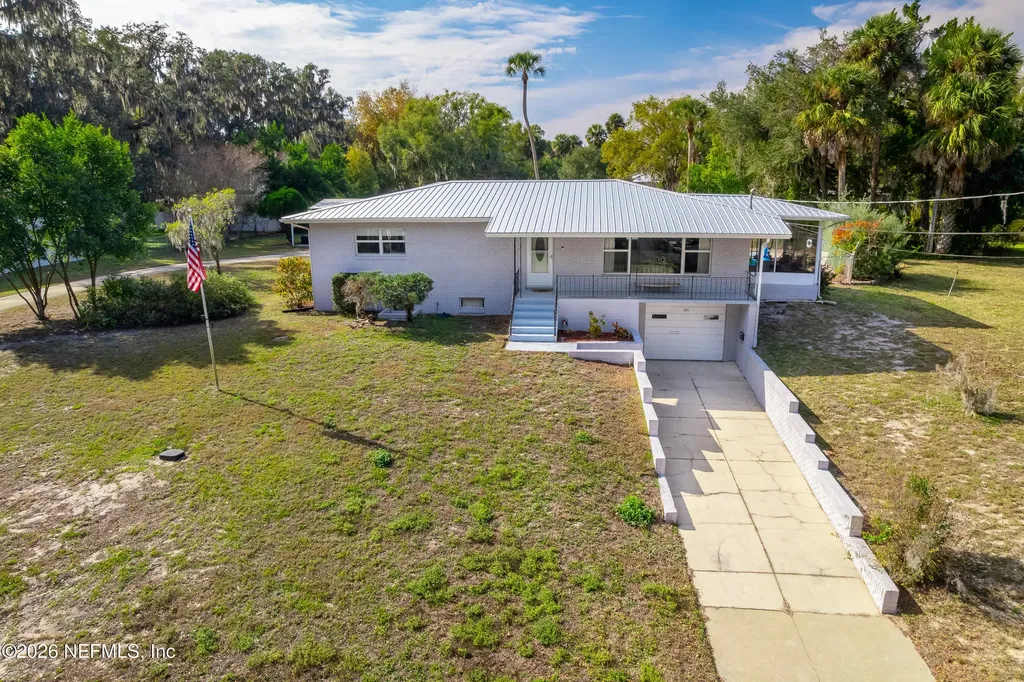 521 N Lake Street Crescent City FL 32112