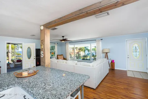 521 N Lake Street Crescent City FL 32112