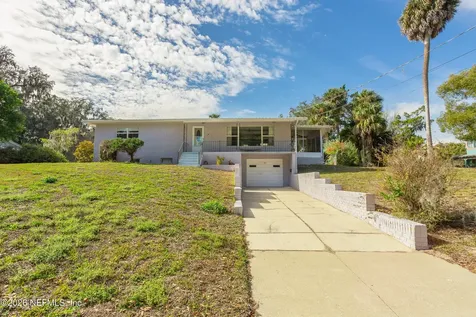 521 N Lake Street Crescent City FL 32112