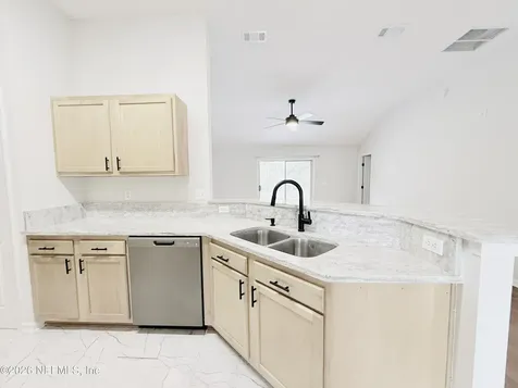 8713 Star Leaf Road N Jacksonville FL 32210