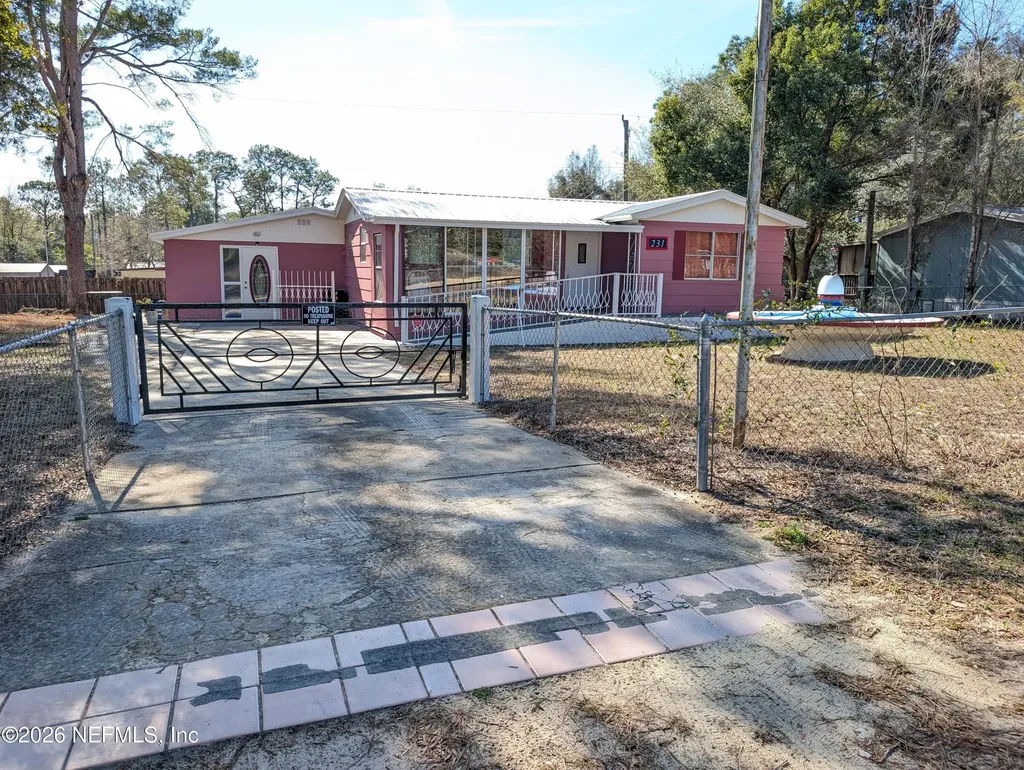 231 5th Way Interlachen FL 32148