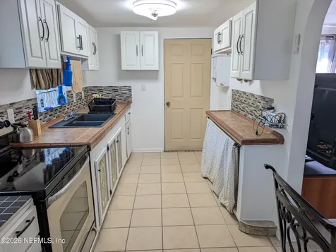 231 5th Way Interlachen FL 32148