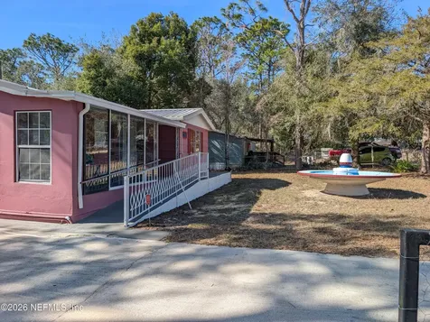 231 5th Way Interlachen FL 32148