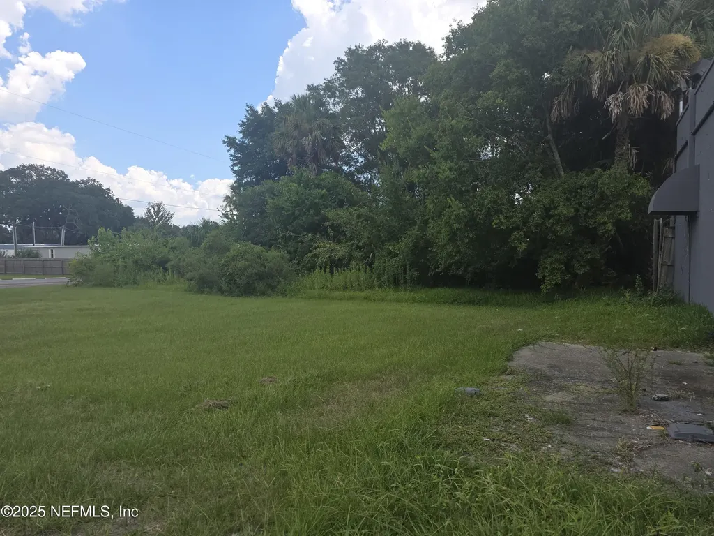 4923 Main Street N Jacksonville FL 32206