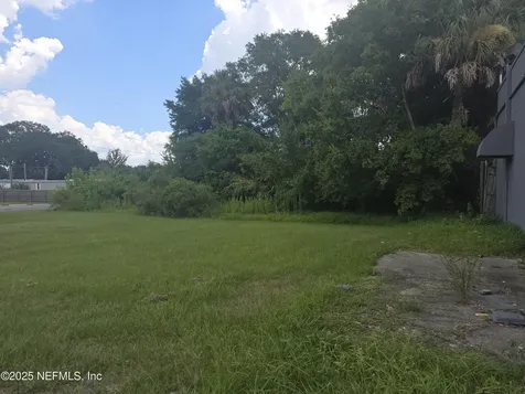 4923 Main Street N Jacksonville FL 32206