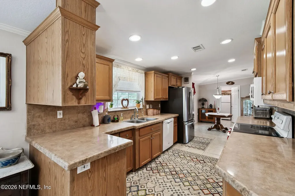 135 Lake Como Drive Pomona Park FL 32181