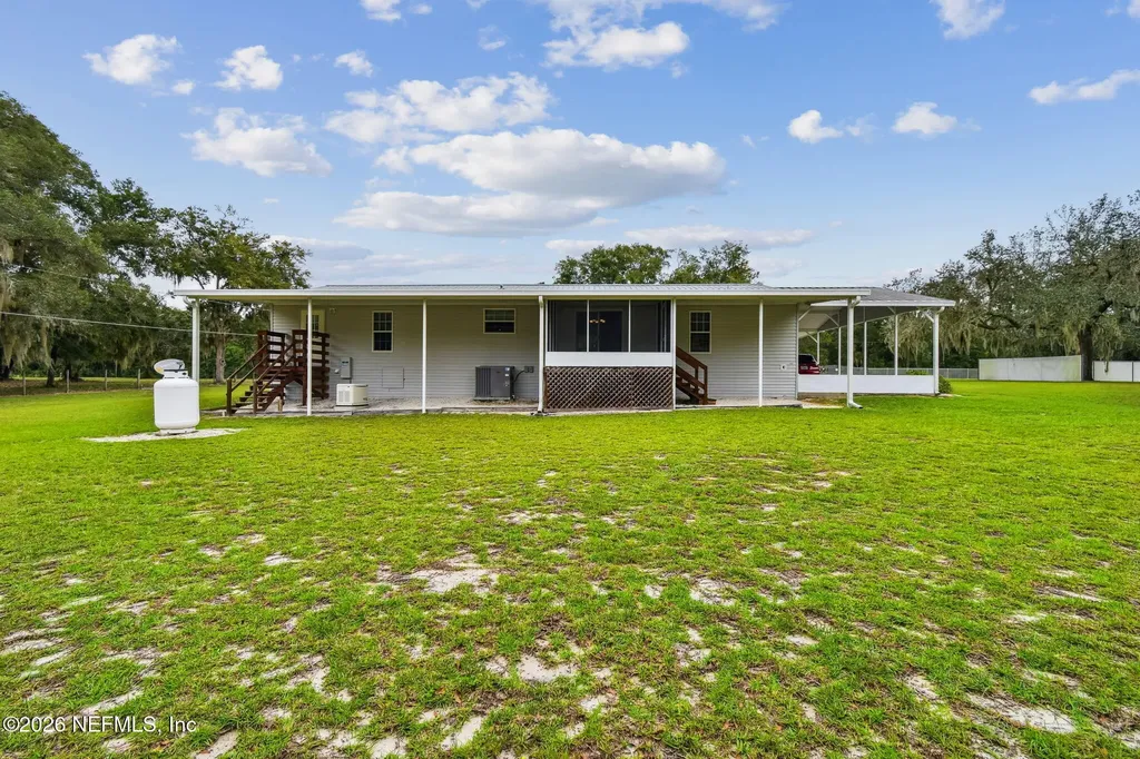 135 Lake Como Drive Pomona Park FL 32181