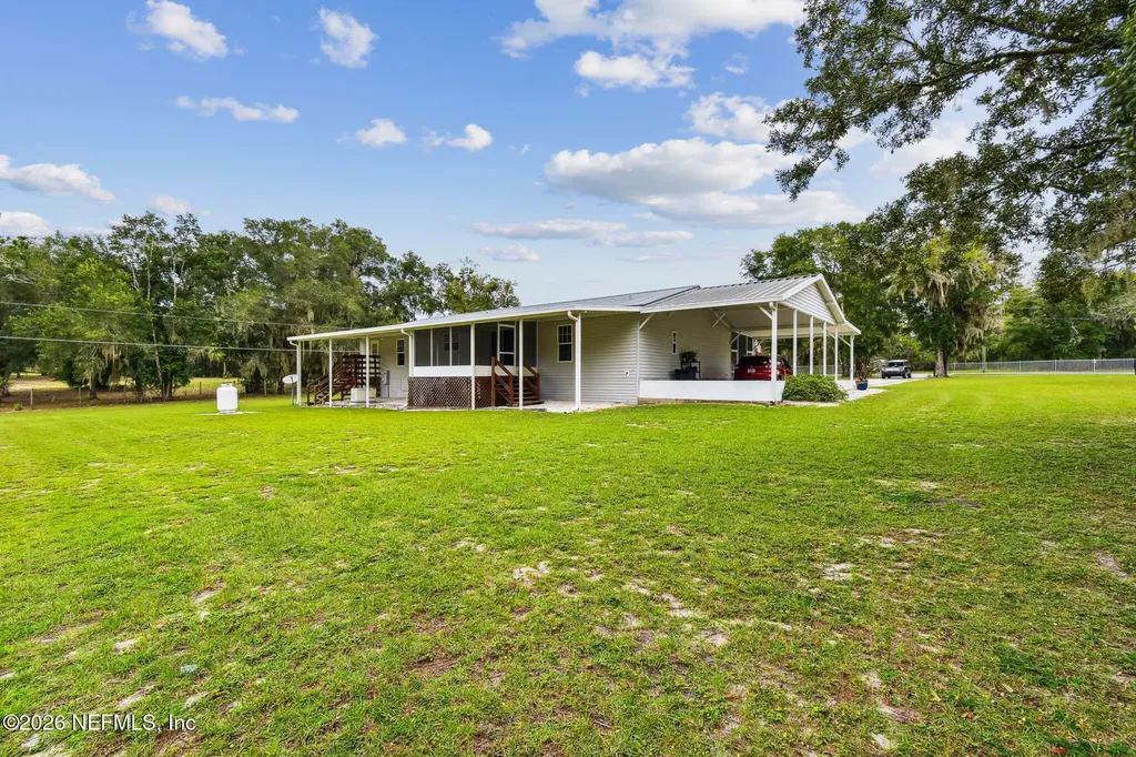 135 Lake Como Drive Pomona Park FL 32181