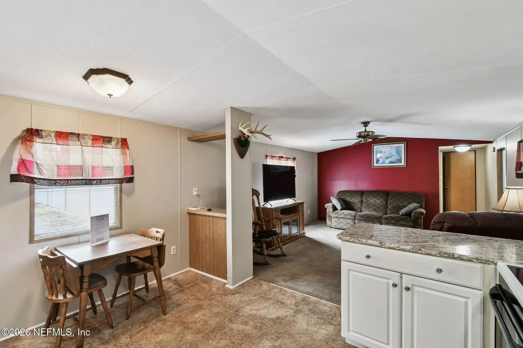135 Lake Como Drive Pomona Park FL 32181