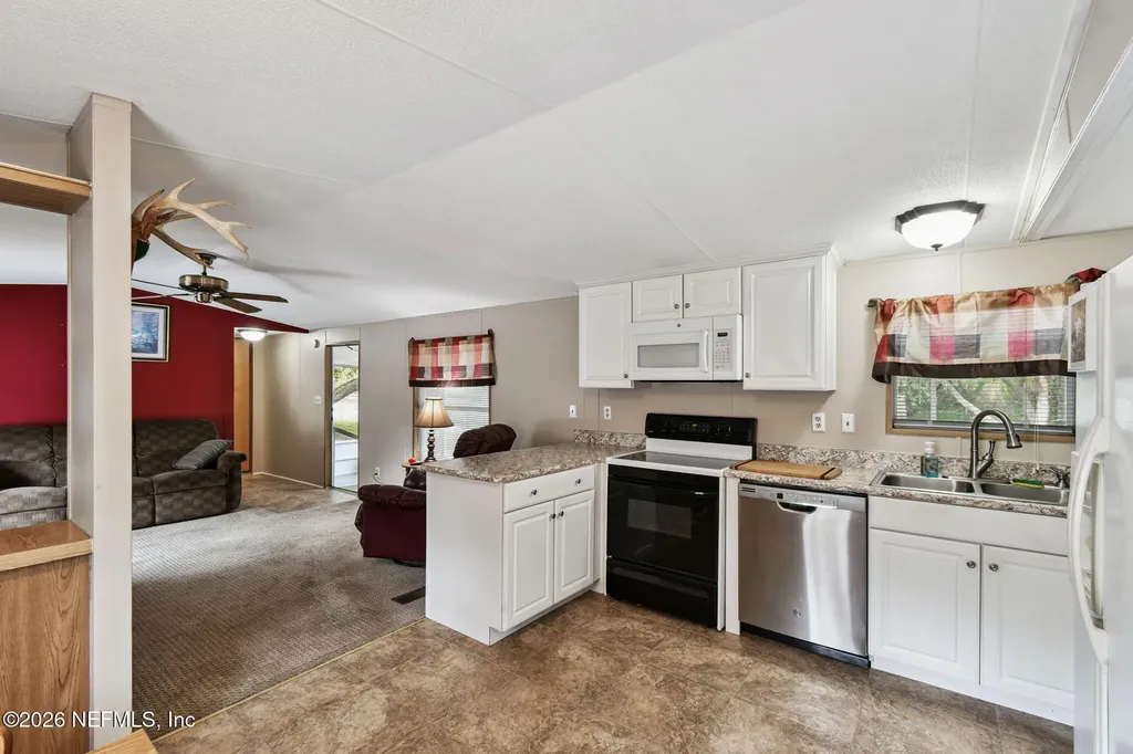 135 Lake Como Drive Pomona Park FL 32181