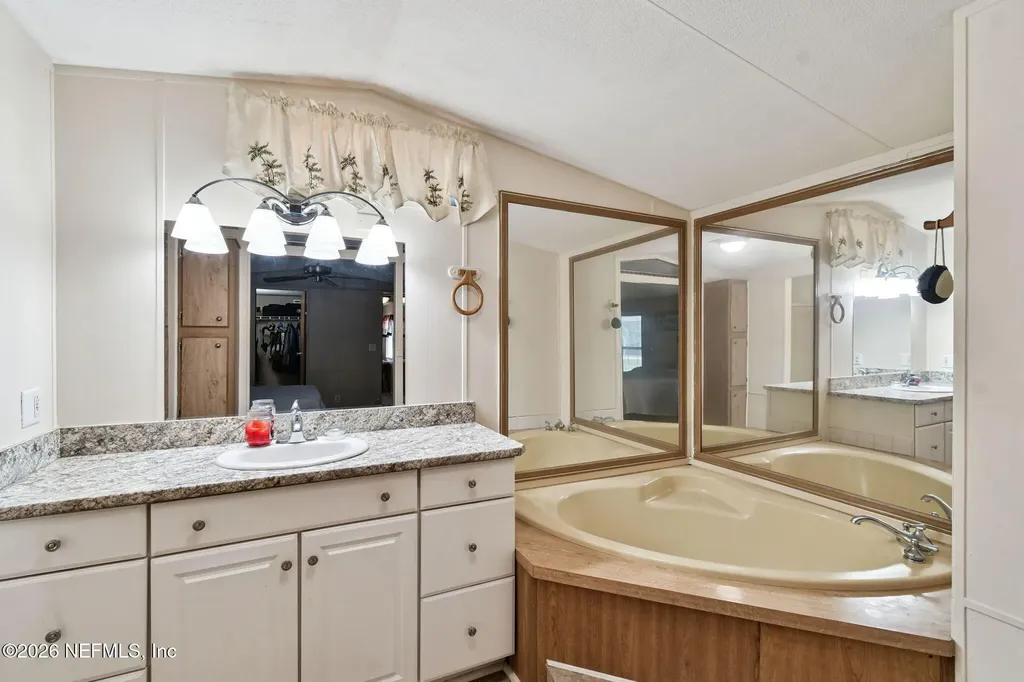 135 Lake Como Drive Pomona Park FL 32181