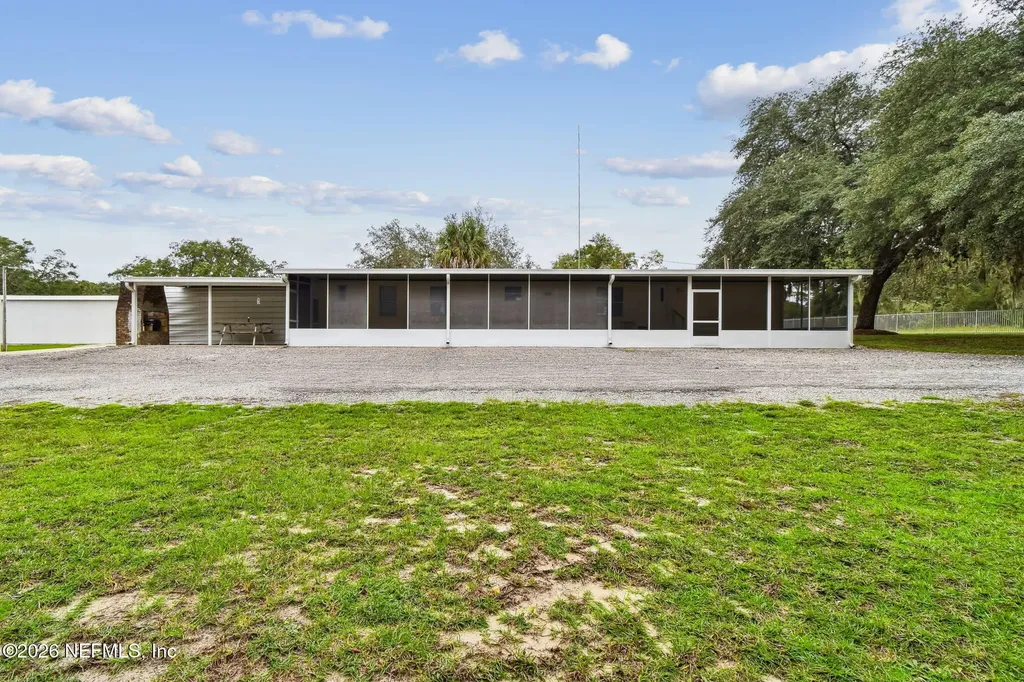 135 Lake Como Drive Pomona Park FL 32181