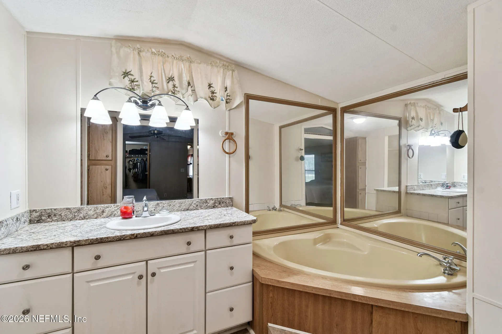 135 Lake Como Drive Pomona Park FL 32181
