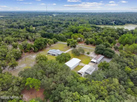 135 Lake Como Drive Pomona Park FL 32181