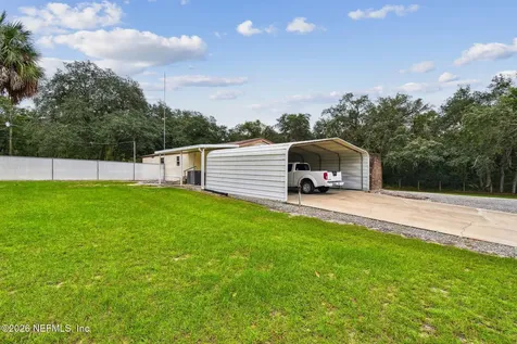 135 Lake Como Drive Pomona Park FL 32181