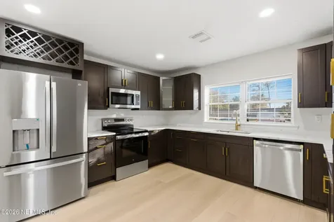 3759 Via De La Reina Jacksonville FL 32217