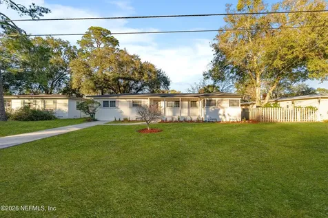 3759 Via De La Reina Jacksonville FL 32217