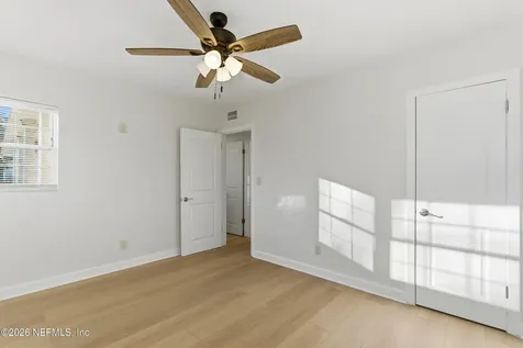 3759 Via De La Reina Jacksonville FL 32217