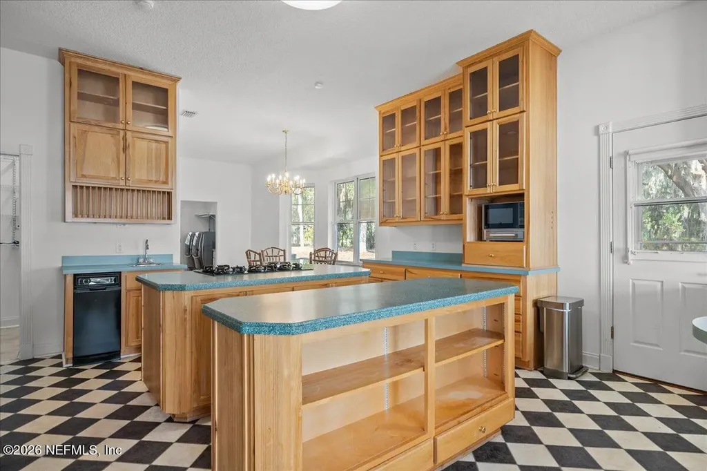 533 W River Road Palatka FL 32177