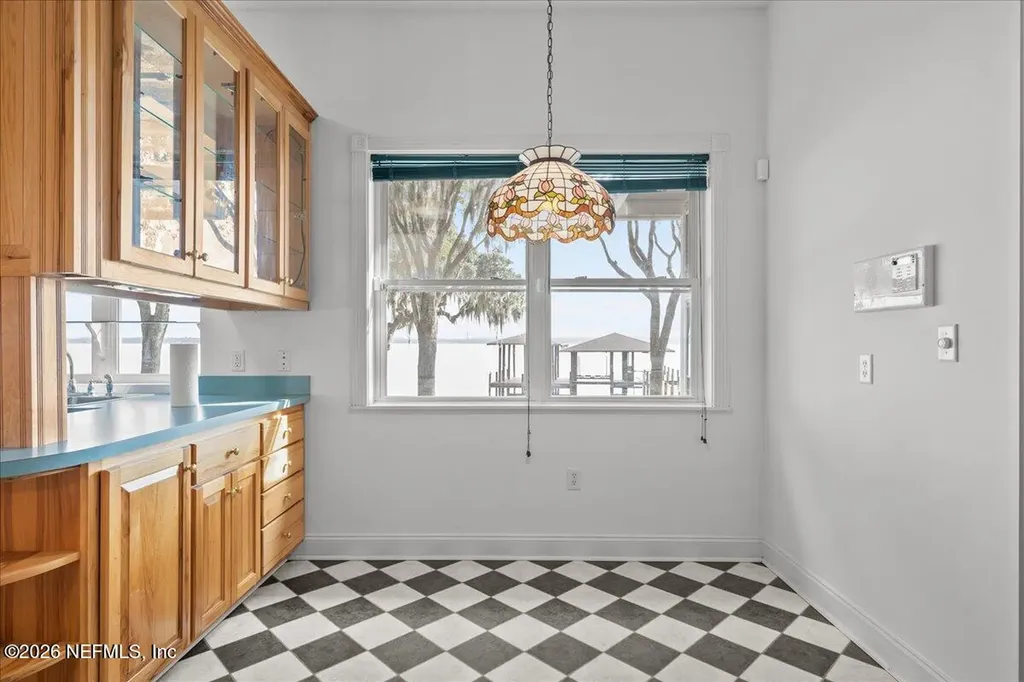 533 W River Road Palatka FL 32177